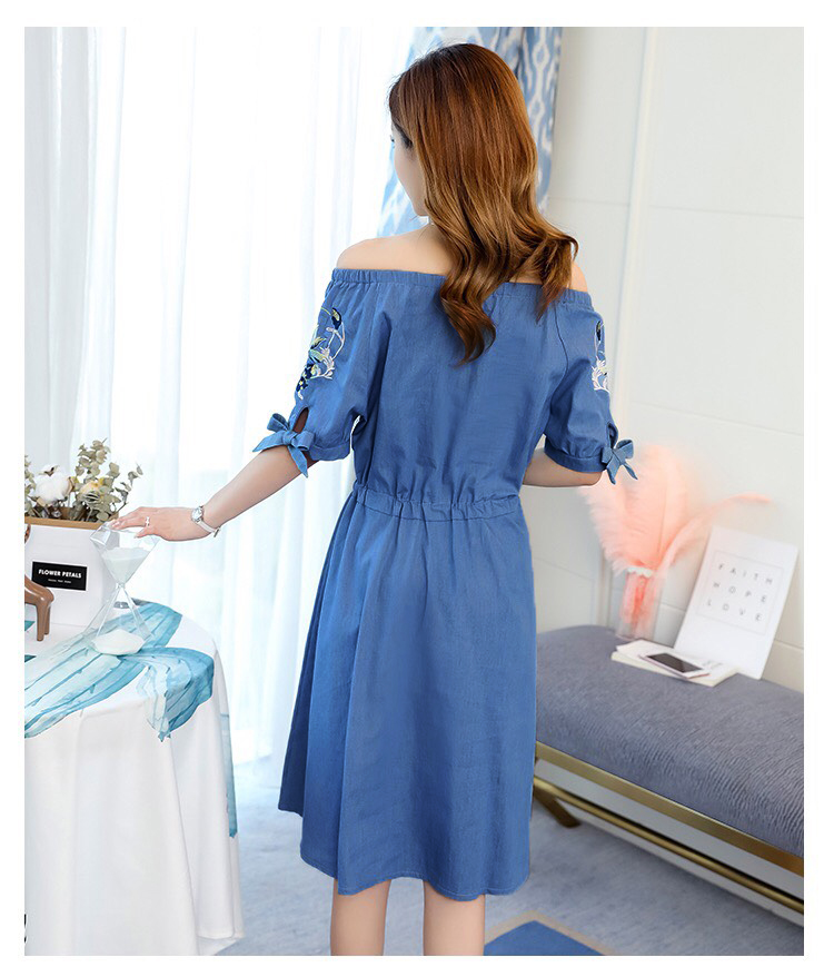 ĐẦM DENIM TRỄ VAI TAY THÊU HOA EO RÚT 